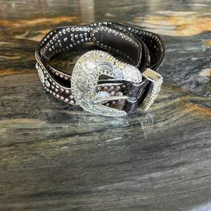 Brown brindle cowhide belt.